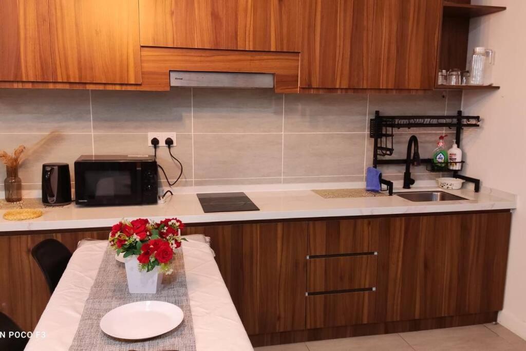 Bs410- Klia- Selfcheck-in-wifi-netflix-parking-pool, 5082 Apartment *