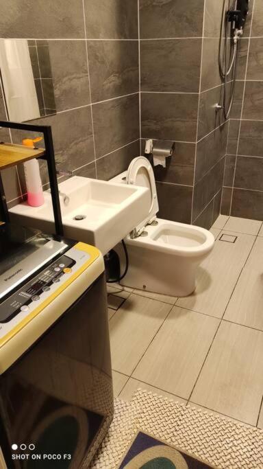 Bs410- Klia- Selfcheck-in-wifi-netflix-parking-pool, 5082 * Sepang