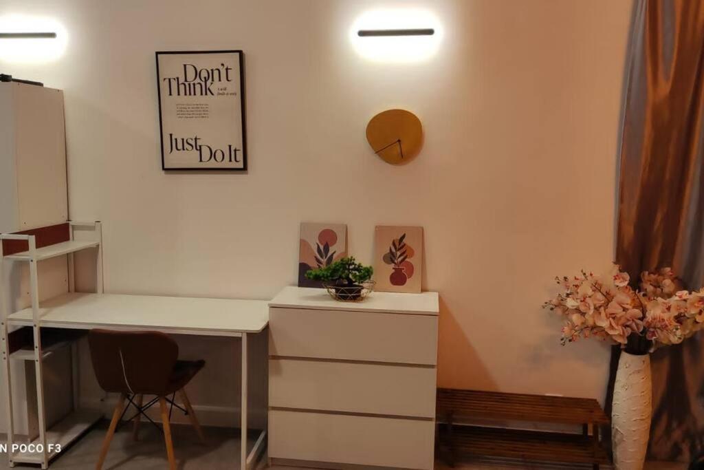 Bs410- Klia- Selfcheck-in-wifi-netflix-parking-pool, 5082 Sepang