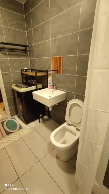 Apartment Bs410- Klia- Selfcheck-in-wifi-netflix-parking-pool, 5082 *