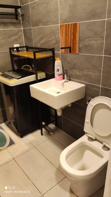 Bs410- Klia- Selfcheck-in-wifi-netflix-parking-pool, 5082 Apartment Sepang