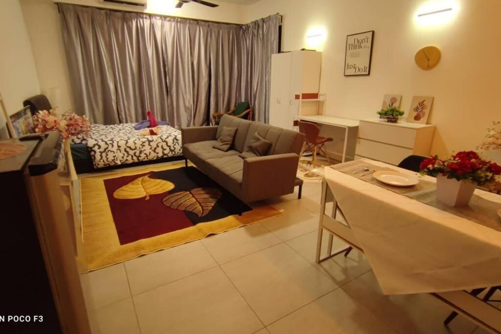 Apartment Bs410- Klia- Selfcheck-in-wifi-netflix-parking-pool, 5082 *