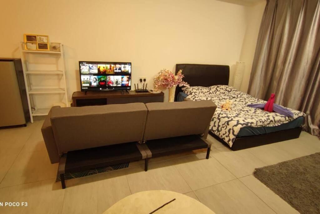 Bs410- Klia- Selfcheck-in-wifi-netflix-parking-pool, 5082 * Sepang